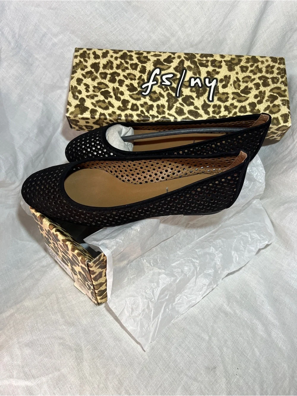 sf/ny League Nubuck Black Flats Size 7. NIB